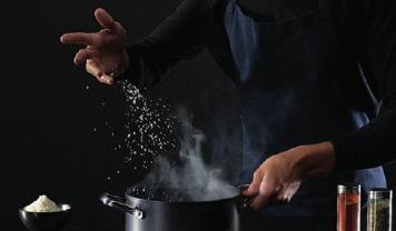 NOVÁ FUNKCE SUŠENÍ Sušení bylinek, ovoce a zeleniny nebo hub nebylo nikdy snadnější. Stačí vybrat funkci sušení a vaše trouba všechny potraviny doko nale a šetrně dehydruje.