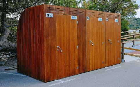 Veřejné WC na parkovišti zdarma foto: Stanisav Booňský Stromy v havním parku města Ciutadea foto: Stanisav Booňský Letos jsme po mnoha etech změnii prázdninovou destinaci.