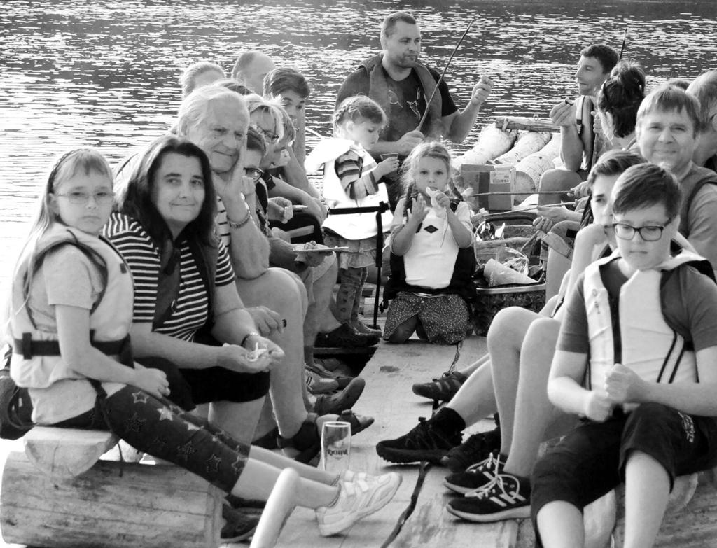 ředitelky na téže škole a učitelka výtvarného oboru Vladimíra Křenková. O pozici se také ucházela klavírní pedagožka Natálie Sova a hudebník Lukáš Kolář, který působí na ZŠ v Jesenici.