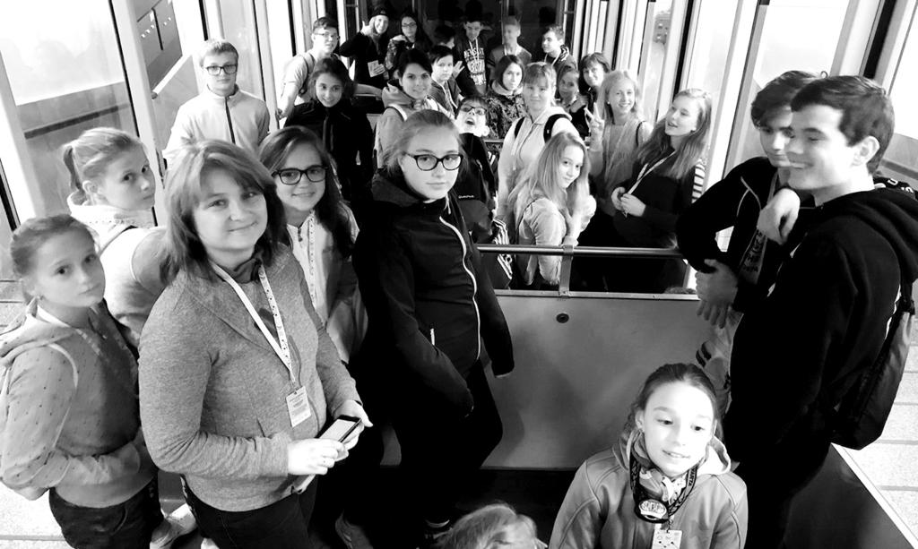 července, rodiče a děti ve skladbě Méďové napochodovali na plochu při druhém odpoledním vystoupení 6. července. My Siluety jsme si těch pět dní užily na max.
