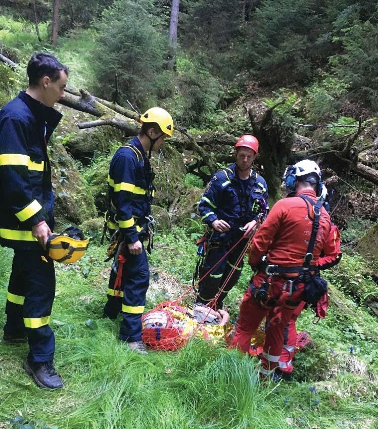 -jk- Tøíhodinový zásah hasièù v Soutìskách 27.05.2017 16:17 Ústecký kraj Velmi nároèný zásah za sebou mají záchranáøi a hasièi na Dìèínsku.