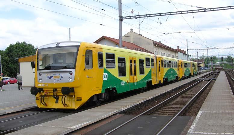 Přibližně ve stejné době začala v KOS Krnov příprava na modernizaci přípojných vozů 053 na řadu 054. K motorovému a vloženému vozu tedy zjevně chyběl vůz řídicí.