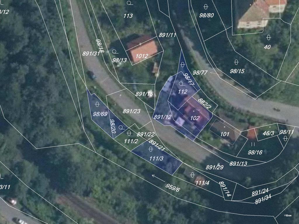 9.11. Příslušenství Stavba Popis Výměra [m 2 ] Stáří [roků] dílna Zděná, obdélníkového půdorysu s pultovu střechou. 23.80 75 Vjezd vraty. Sloužila jako garáž. Zhoršený technický stav.