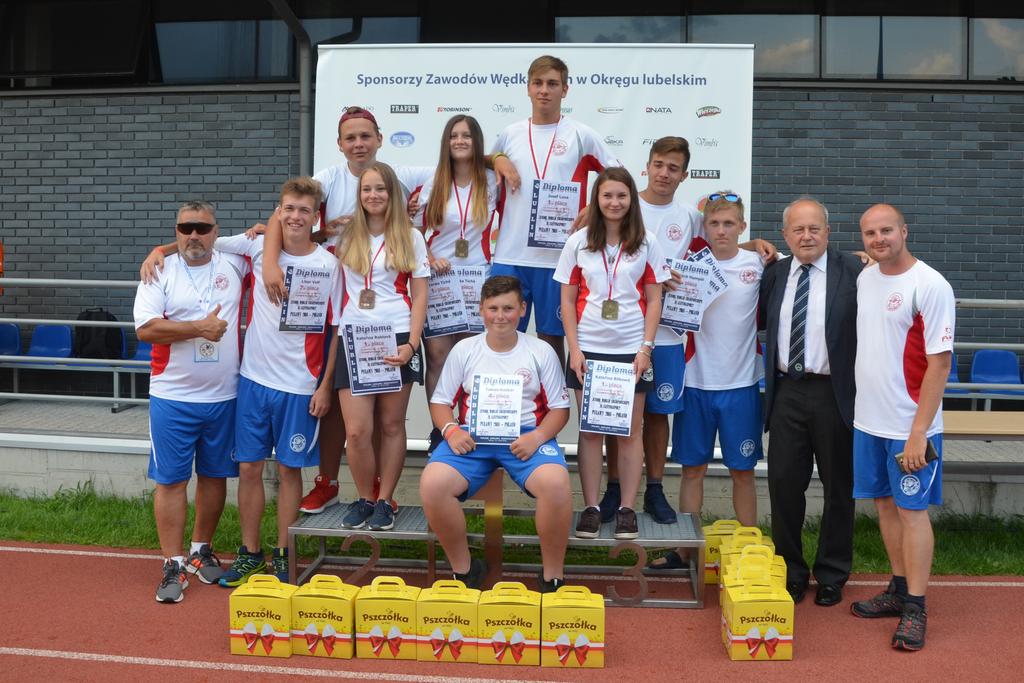 Dále bychom chtěli moc poděkovat těm závodníkům, kteří letos končí v juniorské kategorii, tedy Kateřině Roblové, Lence Tiché, Liboru Volfovi a Davidu Hynkovi, a přejeme jim pěkné výsledky a úspěchy v