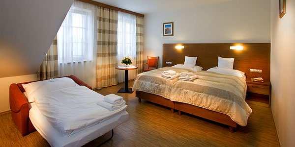 HOTELY Hotel Celnice**** Celnice 1214, 691 41 Břeclav 4 tel.: 519 330 930, e-mail: info@hotelcelnice.