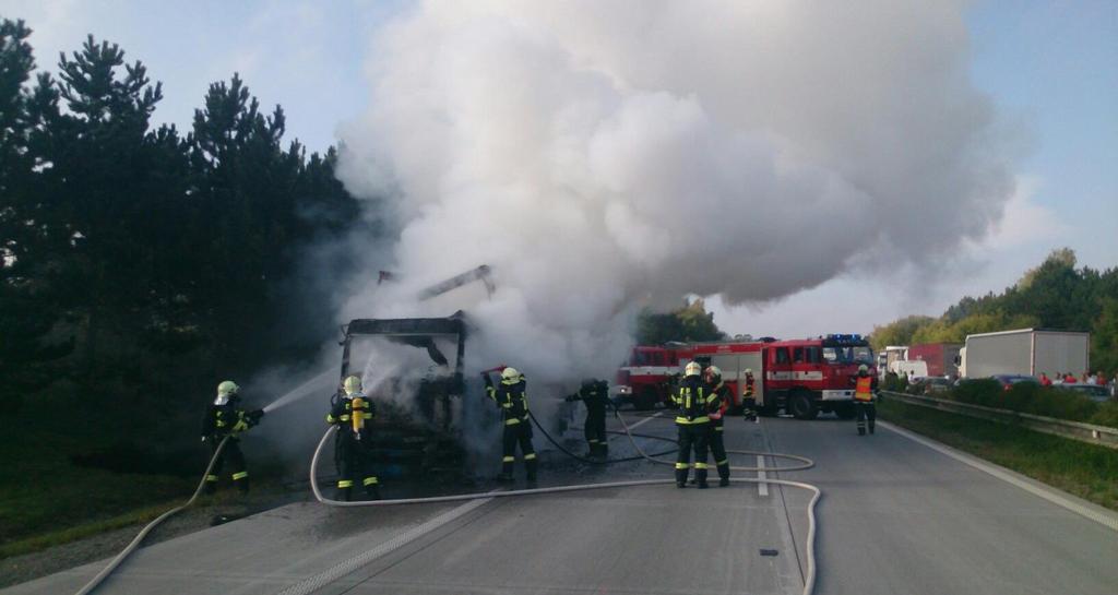 Přímá škoda v tisících Kč Uchráněné hodnoty v tisících Kč Usmrceno Zraněno Zachráněno Evakuováno Tabulka 5 - Požáry - přehled dalších sledovaných ukazatelů Okres (ORP) OKRES BLANSKO 8 945,90 54