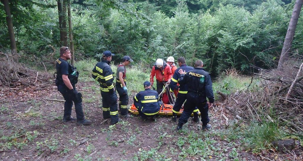 Z výšky Z hloubky Z vody Zasypané, zavalené Z uzavřených prostor Z výtahu AED Záchrana osob a zvířat Tabulka 7 - Záchrana osob a zvířat Okres (ORP) Σ OKRES BLANSKO 5 1 4 0 87 2 35 134 ORP Blansko 1 1