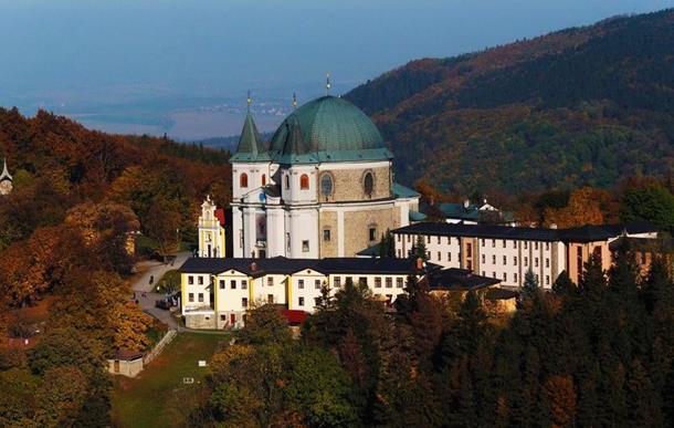 Šebestiána, zvonicí a kaplí Božího hrobu. Inspirací pro tento poutní areál byla obdobná poutní místa nazývaná Svaté hory v severní Itálii.