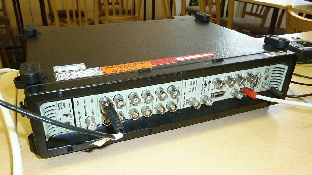 Obrázek 8: Analyzátor PULSE 3032A Analyzátor se propojí s notebookem, ve kterém je nainstalovaný program LabShop.