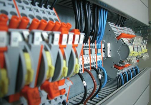 Buďte celosvětově konkurenceschopní Kromě nejkomplexnější podpory evropských elektrických norem dává AutoCAD ecscad firmám konkurenční výhodu na trzích po celém světě tím, že usnadňuje sdílení
