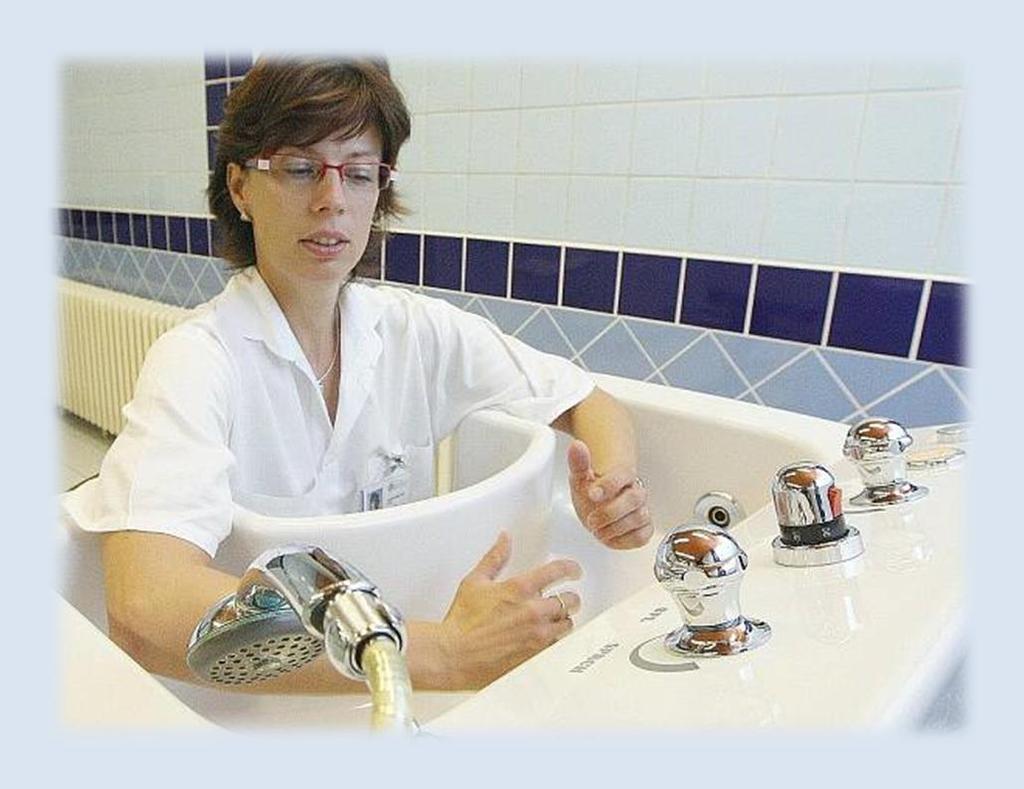 Výroční zpráva Nemocnice Strakonice, a. s. 2014 87 Rehabilitace opět nabízí vodoléčbu Po téměř pěti letech mají pacienti rehabilitace k dispozici nové moderní prostory v prvním patře pavilonu NORD.
