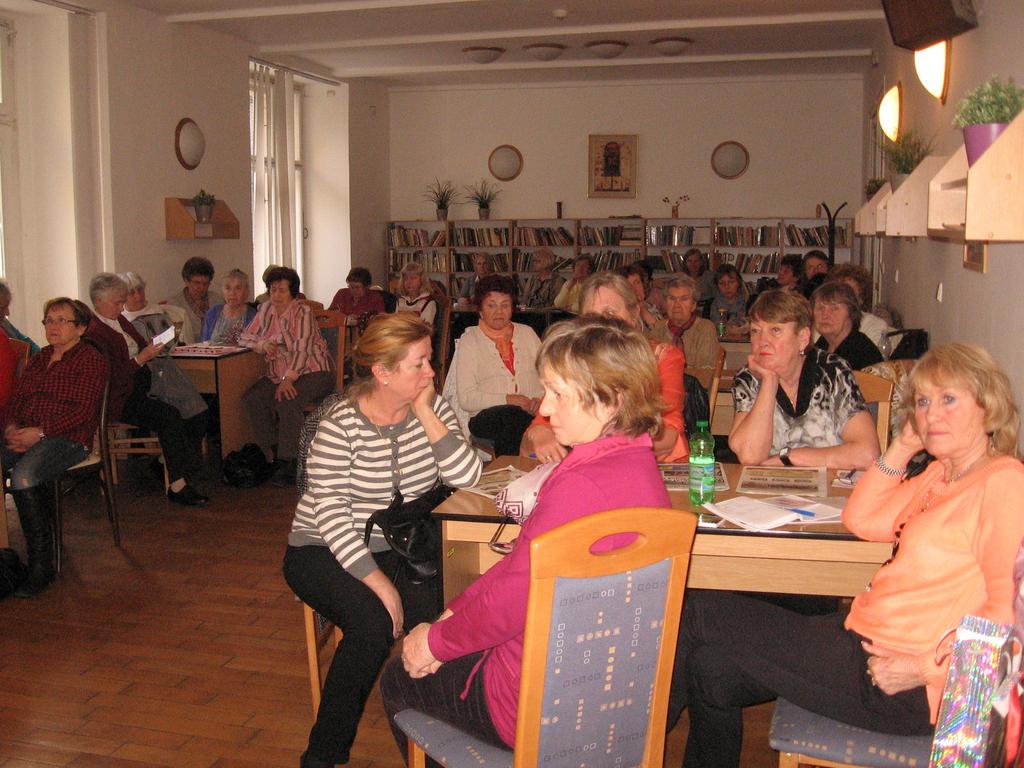 výborové schůze celkem 10 - plánované pracovní setkání členek výboru i neformální setkání dle potřeby rehabilitace - jednou týdně zdravotní cvičení v tělocvičně střídavě pod