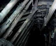 Zejména poruby 14 793 a 40 907 byly vedeny ve velmi složitých hornicko-geologických podmínkách, vysvětlil Kempný a vyzdvihl hlavního předáka Zbyňka Rzidkého z Janusze Sztuly.