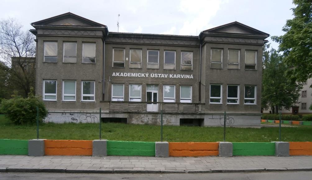 Obsah 1. Z činnosti Akademického ústavu Karviná, z.ú. 1.1. Vzdělávání 1.2. Projektová činnost 2. Sociální služba - Nízkoprahové zařízení dětí a mládeže Oáza 2.1. Činnost 2.2. Klienti 2.3.