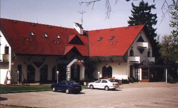 2 Nad bývalým statkem čp.2 ve stráni byla postavena nová budova Lesanka. Se souvisejícím záměrem modernizace lázní soukromý majitel pan Balcar poněkud níže v prostoru bývalého Hejzlarova statku čp.