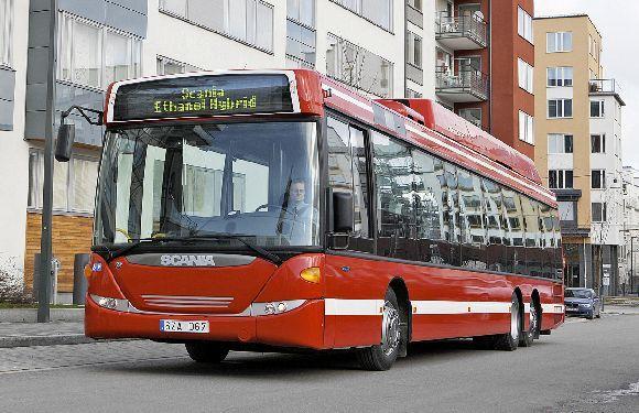 4.2 Scania Švédská automobilka Scania zahájila rozsáhlý program provozních zkoušek hybridních hnacích řetězců instalovaných v městských autobusech. Obr. 4.3.