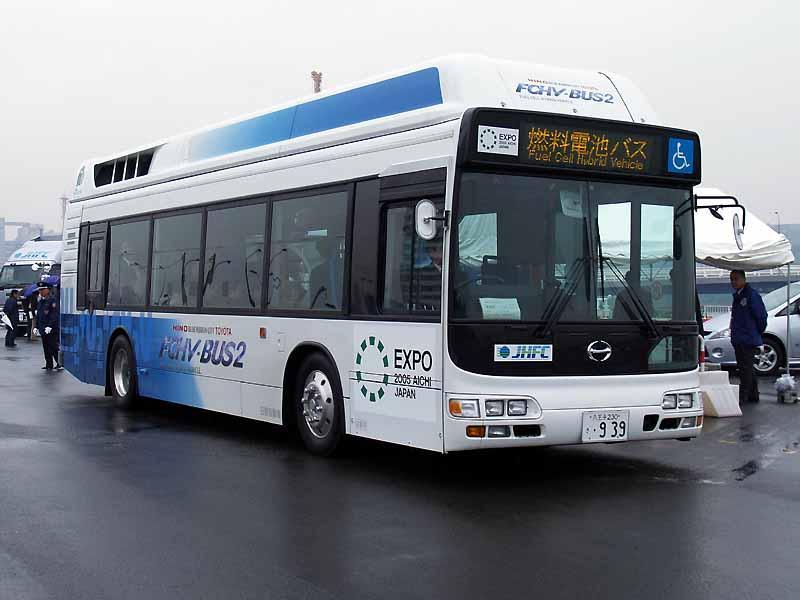 4.8 FCHV-BUS2 Tento typ hybridního autobusu jezdí pouze mezi japonskými městy Nagakute a Seto. Je vybaven dvěma palivovými články na stlačený vodík a hydrogeniklovými bateriemi, které pohánějí motor.