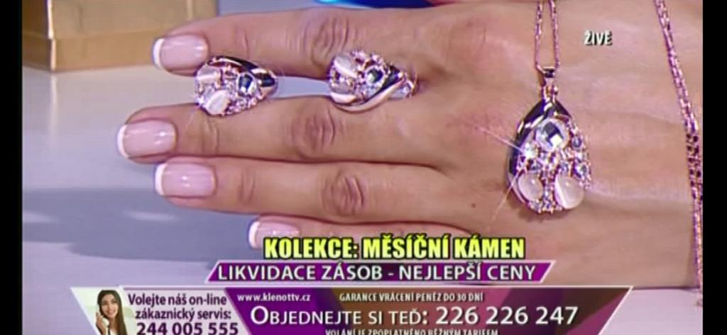 a sebevědomější. Modrá barva podporuje věrnou lásku, růžová tedy dodá každé ženě elegantnosti a samozřejmě také takový ten sexuální apetit.