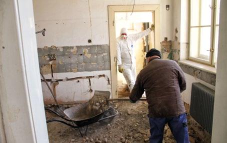 zastupitelstvo rozhodlo o rozšíření stávající školní budovy na náměstí, kde nyní probíhá vyučování 1. až 5. třídy.