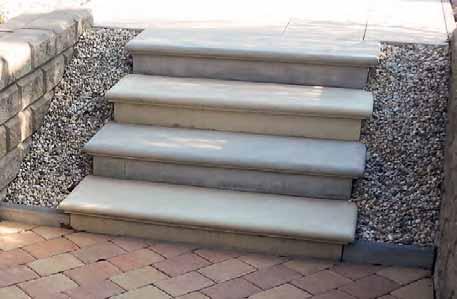 Oproti tomu schod BARK imituje svým reliéfem a barvou dřevěné schody, podobně jako