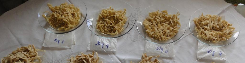 Obr. 1 Těstoviny s různým podílem merlíkové mouky v syrovém stavu (10-80% merlíkové mouky) Při senzorickém hodnocení uvařených těstovin byla respondenty nejvíce vnímána vůně a chuť merlíkových