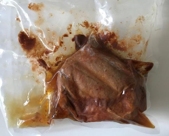 2 Pulled Pork ve vakuovém sáčku Na následujících grafech 1 a 2 jsou uvedeny záznamy teplot v nejhůře prohřívaném místě výrobku a k tomu odpovídající průběh F/P hodnoty.
