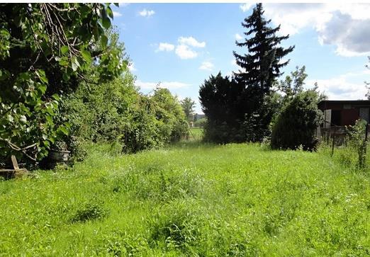 Popis: Stavební pozemek o výměře 524 m2, dle platného ÚZ plánu obce je na tomto pozemku povolena výstavba RD ( ověřeno na přísl. st. úřadu v Rajhradě ).