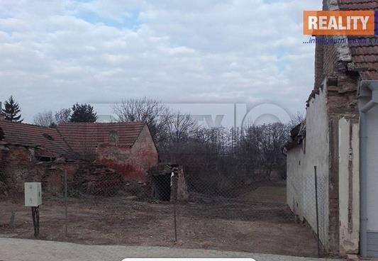 9. Popovice 1 Katastrální území: Popovice, okres Brno-venkov Určení pozemku dle územního plánu: bydlení Výměra: 1 371 m² Nabídková cena: 5 209 800 Kč Popis: Stavební pozemek o celkové výměře 1371 m2,