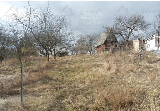 Zahrada Střelice Katastrální území: Střelice, okres Brno-venkov Druh pozemku: zahrada Výměra: 1 680 m 2 Nabídková cena: 588 000 Kč Popis: Mírně svažitý pozemek (šíře 12 m, délka 140 m) na okraji