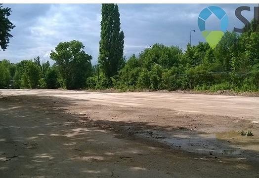 nebo výroba lehkého průmyslu Výměra: 6 000 m² Nabídková cena: 13 500 000 Kč Popis: Pozemek je