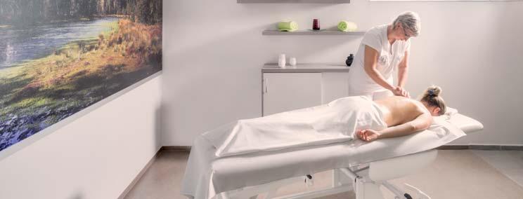 Nabídka wellness procedur Bertiných lázní: Klasická ruční masáž celotělová 50 min 800 Kč Masáž vonnými oleji Berta 25 min 450 Kč Indická antistresová masáž 50 min 650 Kč Masáž vonnou svíčkou
