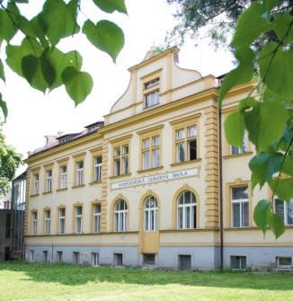 B) Na Střední zemědělskou školu do Benešova na obor zemědělec, farmář a pak ještě jednu do Vlašimi na obor kuchař, číšník.