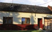 okna, střecha eternit. Za domem je dvůr a krásná velká zahrada. 603 432 409 2.070.