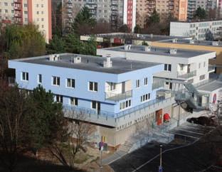 Tato výstavba splňuje všechny požadavky na nové a pohodlné bydlení. Celá budova je kompletně zrekonstruovaná, zateplená, odhlučněná.