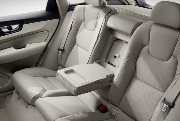 Například známý systém City Safety je v novém modelu XC60 rozšířen o funkci asistenta řízení, který využívá také nový systém ochrany před srážkou s vozidlem jedoucím v protisměru a systém