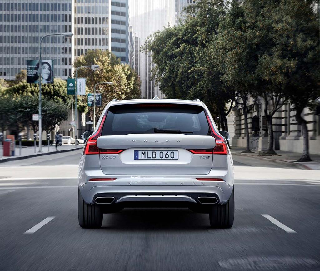 VOLVO XC60 Pestrý výběr motorů Špičkovou motorizací Volva XC60 je plug-in hybridní pohonná jednotka s názvem T8 Twin Engine, která kombinuje přeplňovaný zážehový čtyřválec spolu s elektromotorem a
