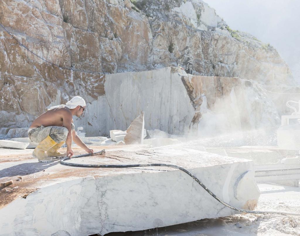 13. 9. 2016, 14:56 CARRARA, TOSKÁNSKO SEZNAMUJEME SE S MRAMOREM PRO VAŠI KOUPELNU Sněhobílý mramor Bianco Carrara je láska na první pohled. Propadl mu Michelangelo, ukradl srdce i nám.