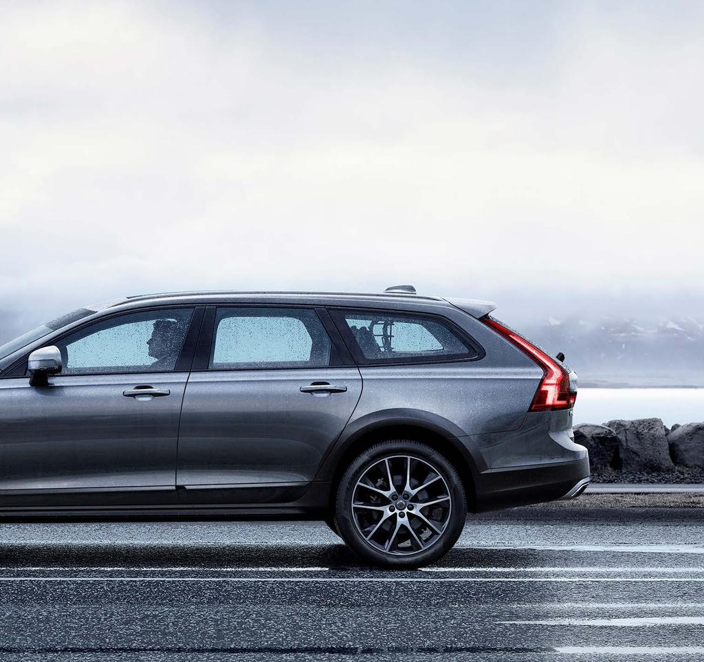 řada je nyní kompletní Od představení první generace vozu Cross Country uplynulo již téměř dvacet let a Volvo se díky němu stalo synonymem vozů pro všechny typy cest a do jakéhokoliv počasí.