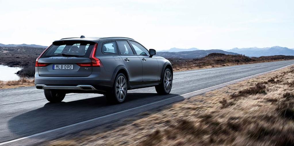 VOLVO V90 CC Tradici univerzálních modelů Cross Country založilo Volvo už před dvaceti lety první model V70 XC vyjel na silnice v