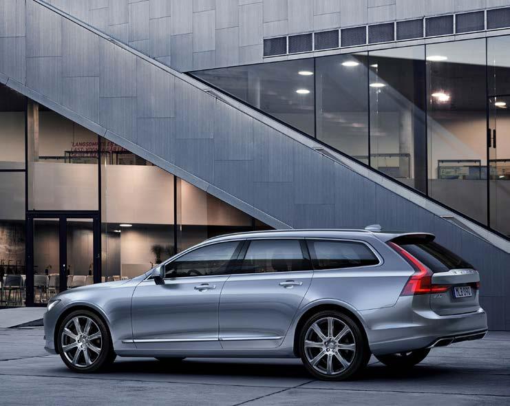 VOLVO V90 V90 potvrzuje, že velké kombíky Volvo umí Velké kombíky byly vždy parádní disciplínou Volva. Je pravda, že v té nejvyšší kategorii chvíli zastoupení nemělo, ale nyní se do ní vrací.