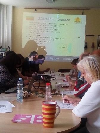 jsme při předchozím pobytu vynechali, díky ochotě paní domácí z Penzionu U kaštanu jsme se dostali na prohlídku zámku Dražíč, který není veřejnosti běžně přístupný a do kaple, která stojí nad