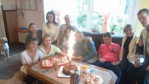 Paní Smotlachová měla radost z krásné kytky, sladkostí a drogerie, kterou dostala. K.P. Vondráčková Petra Celý tým odd.