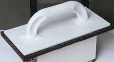 HLADÍTKA A ZEDNICKÉ LŽÍCE TROWELS AND DIPPERS HLADÍTKO PLAST S BÍLOU PLSTÍ FLOAT WITH FELT HLADÍTKO PLAST S ČERNOU PLSTÍ FLOAT WITH FELT 34400 280 x 40 x mm 344 x 30 x mm 3440 2 x 30 x mm