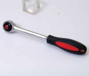 GOLA SADY A KLÍČE SOCKET SETS AND SPANNERS RÁČNA VYHNUTÁ RATCHET BENT RÁČNA VYHNUTÁ RATCHET BENT 7294 /4 3 zubů/teeth 729 3/8 3 zubů/teeth 729 /2 3 zubů/teeth 0 2 7297 /4 72