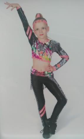 ČR na krásném 4. místě. Gratulujeme Kategorie MINI (6-8 let) V této kategorii tančí ve stejné taneční skupině Gabriela Kocurová.