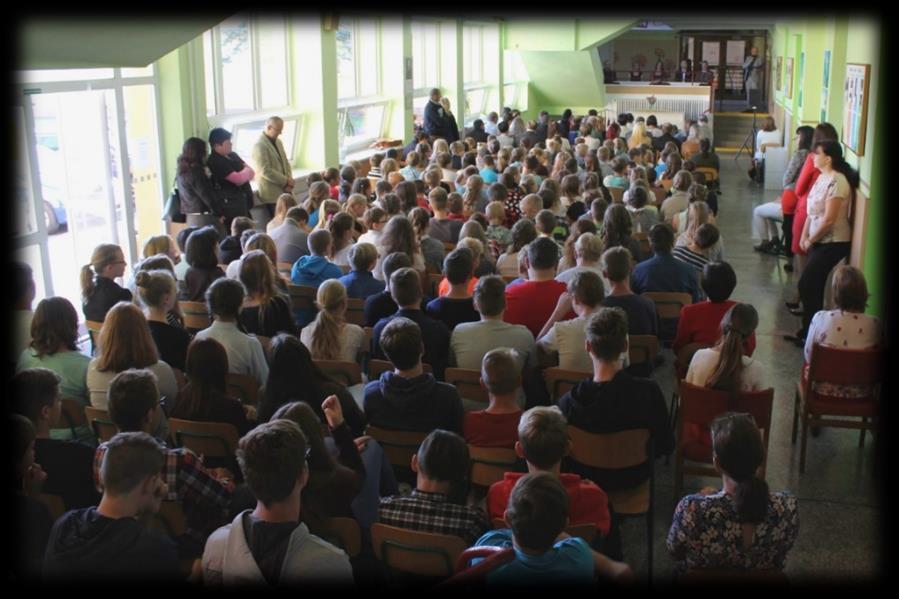ŠKOLNÍ KUKÁTKO (2017/2018) aneb ZAČÁTEK ŠKOLNÍHO ROKU Vážení čtenáři, na počátku září jsme slavnostně přivítali nový školní rok. Jako každý rok i ten letošní přináší řadu změn.