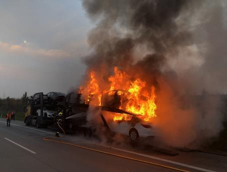 Požár kamionu s přepravovanými osobními automobily okres: Nový Jičín obec: Velké Albrechtice Datum: 6.