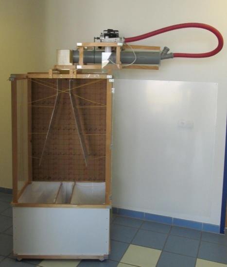 4 Experimentální elektrostatické separátory free-fall 4.1 Popis původního jednostupňového free-fall separátoru 4.1.1 Nabíjecí zařízení Obrázek 11 Separátor free-fall s popisem Nabíjecí zařízení separátoru tvoří pohon a nabíjecí trubice.