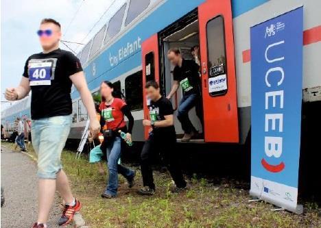 otevření únikových dveří. 3.2.3 Vyhodnocení výsledků reálného experimentu Vyhodnocení výsledků experimentu probíhalo manuálně analýzou videozáznamů každého opakování jednotlivých scénářů.