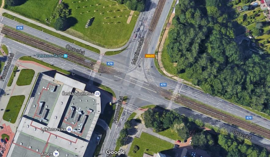 Obr.1: Riešená križovatka Opavská - Martinovská - Francouzská 3 ÚROVEŇ KVALITY DOPRAVY NA KRIŽOVATKE RIADENEJ SSZ Pri kapacitnom posudzovaní križovatky pre výhľadový rok je nutné zistiť prognózu